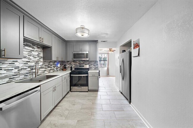 Building Photo - 2128 59th St