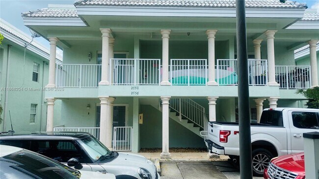 Primary Photo - 2756 W Trade Ave