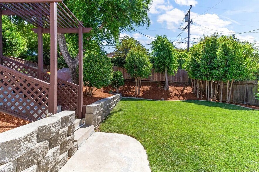 Building Photo - 352 Los Cerritos Dr