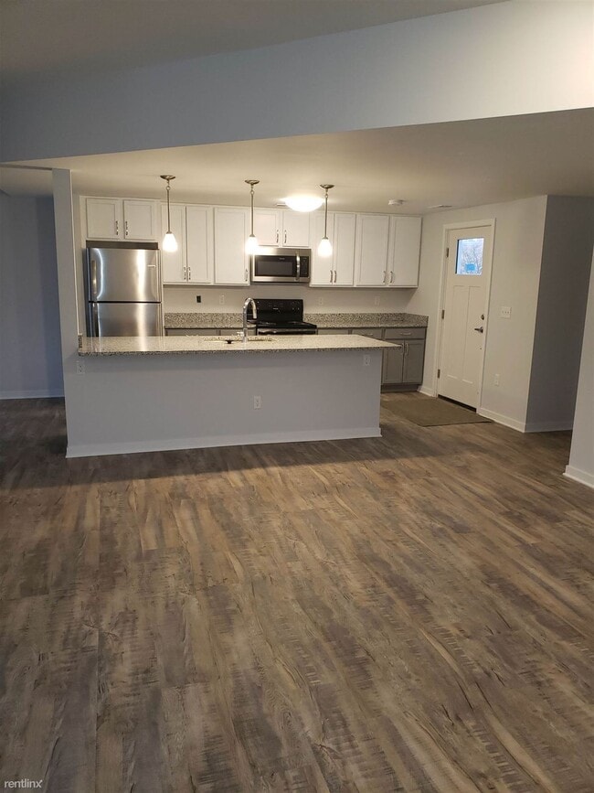 Building Photo - 310 E 3rd St