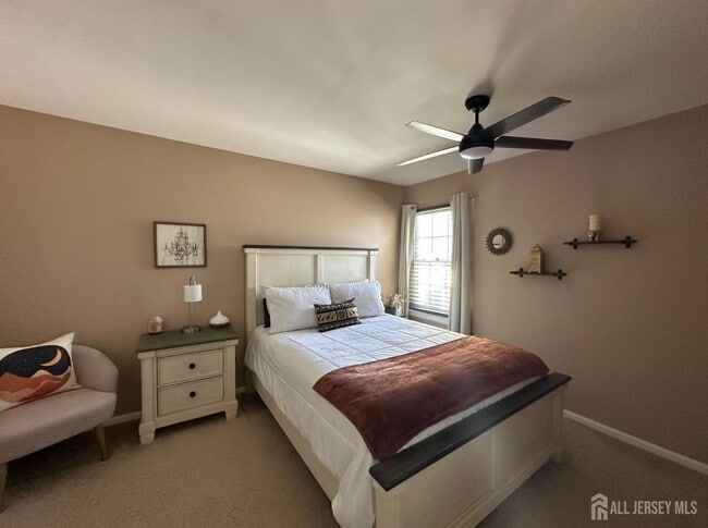 Building Photo - 39 Renaissance Ln