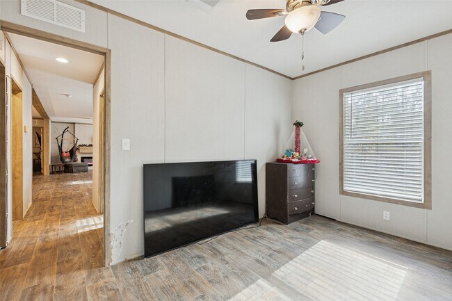 Building Photo - 146 Marina Dr