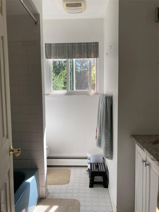 Building Photo - 5 Carry Ct