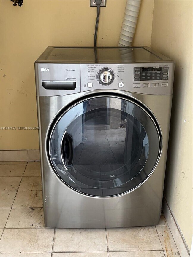 Building Photo - 3610 SW 112th Ave