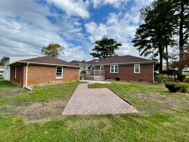 Building Photo - All Brick Ranch Home in Kempsville W/HUGE Yard - Sunroom - Detached 2-Car Garage PLUS Workshop & ...