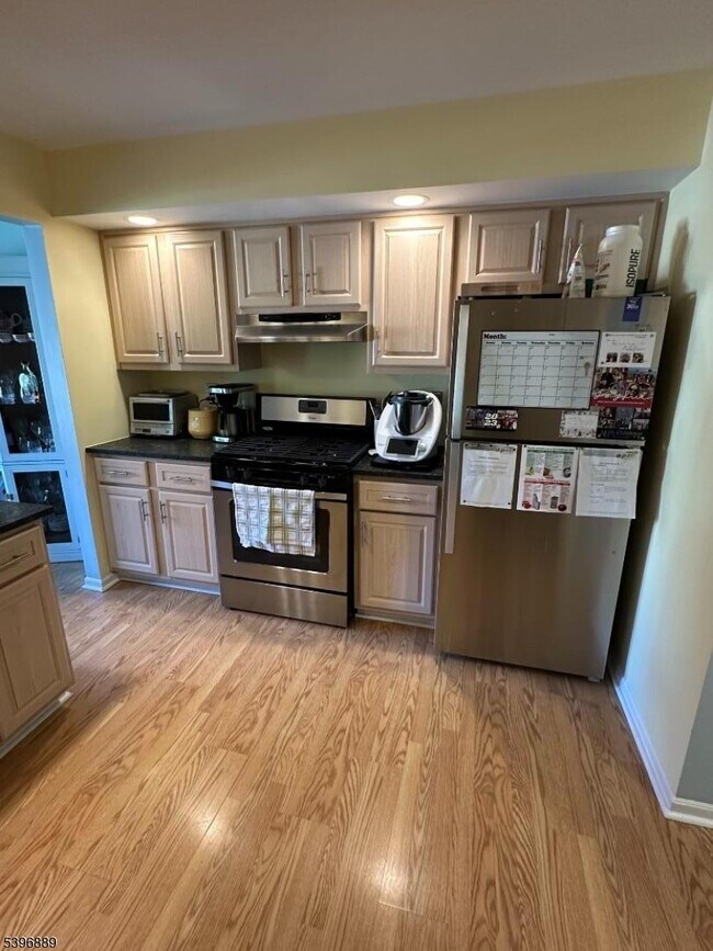 Building Photo - 4 Avon Ct