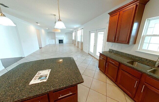 Building Photo - 2099 Club Lake Dr