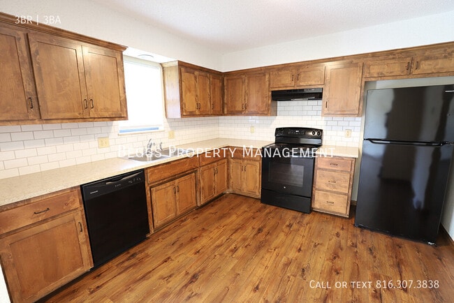 Building Photo - 1221 Broadmore Ln