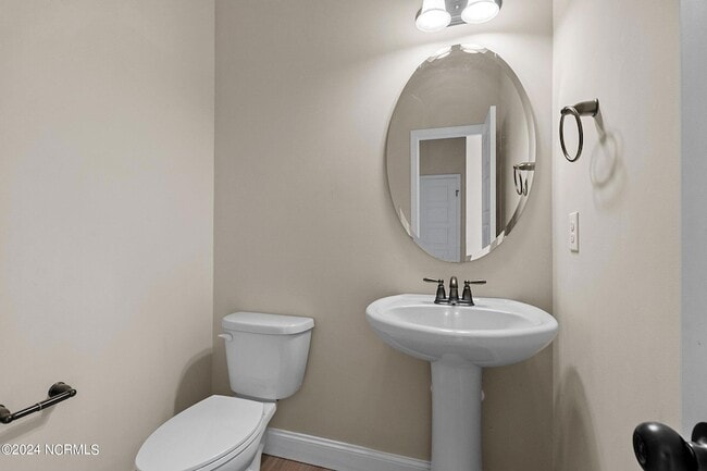 Building Photo - 204 Sandy Springs Rd