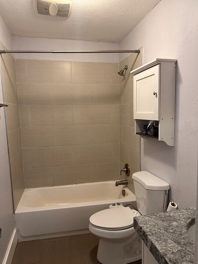 Building Photo - 3 Bedroom Home Across From Trolley Square