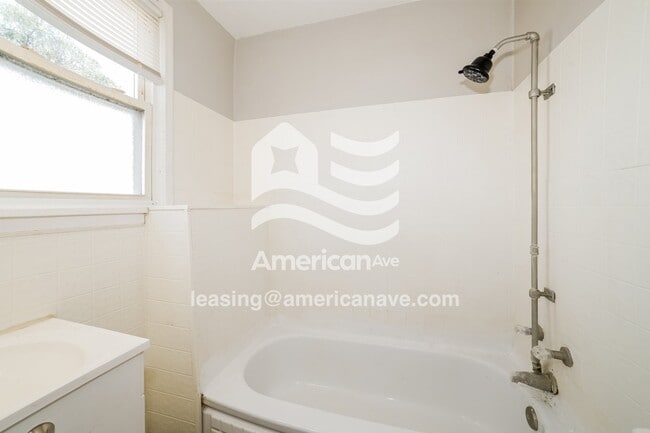 Building Photo - 3624 N Finnell Ave