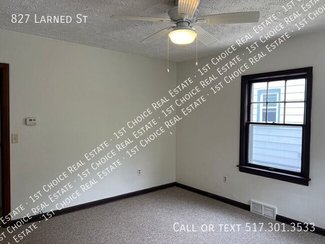 Building Photo - 827 Larned St
