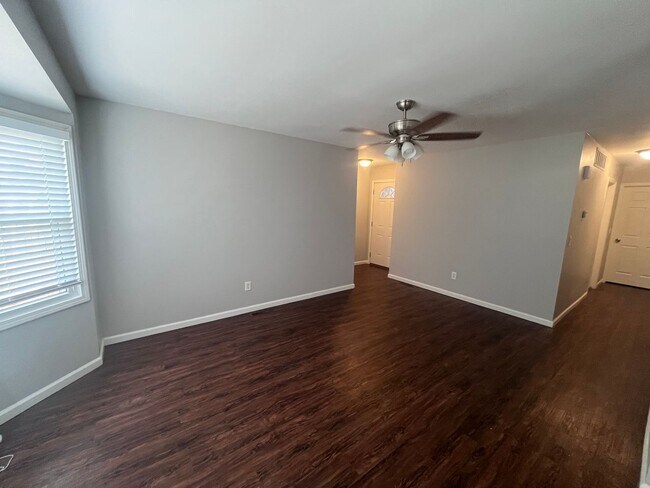 Building Photo - 3119 S Custer Ave