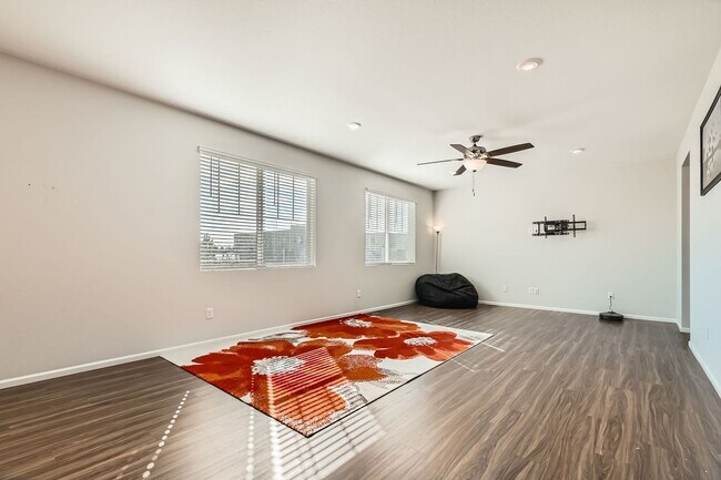 Building Photo - Wonderful 4/2.5 Home in SE Longmont. Large Rooms and Great Fenced Yard. Attached Garage.