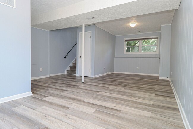 Building Photo - 3 Bedroom Oasis in Severna Park