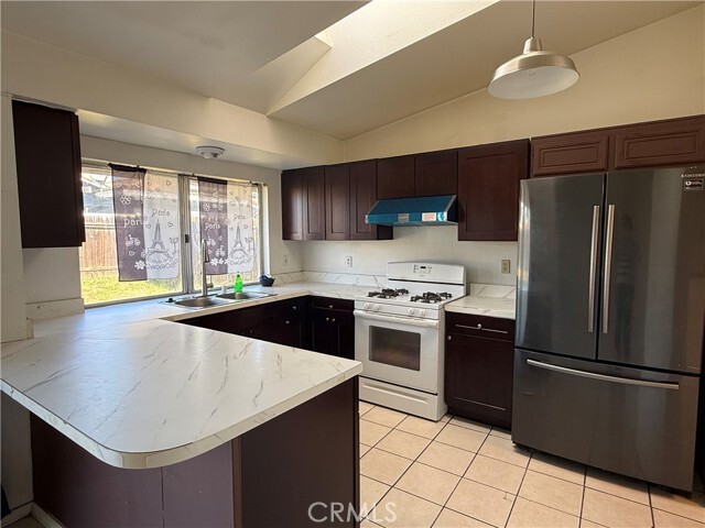 Building Photo - 23850 Suncrest Ave