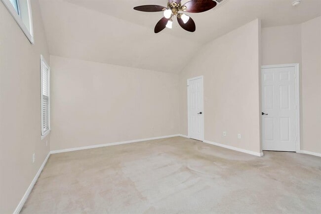 Building Photo - 16510 Bluff Springs Dr