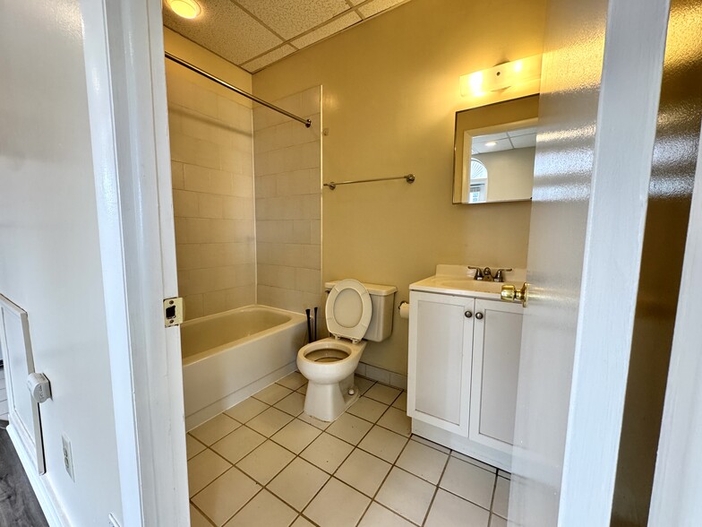 Building Photo - 222 Albemarle St