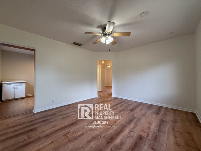 Building Photo - Updated South Tampa Pool Home with Fenced ...