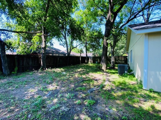 Building Photo - 11018 Almond Grove