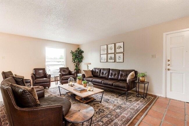 Building Photo - 2611 Ektom Dr