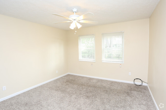 Classic Bedroom - Parkside Apartments