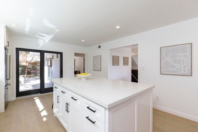 Building Photo - **3900 Paseo De Las Tortugas Torrance** Spacious 4 bedroom 3 bath with beautiful view!