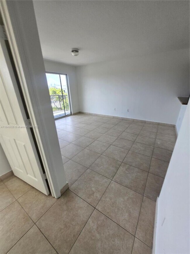 Building Photo - 2647 NW 25th Ave