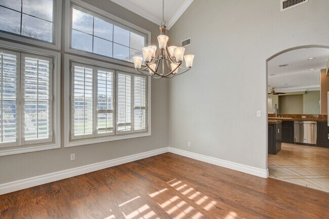 Building Photo - COMING SOON!! $1000 off 1st months Rent Guard-Gated Golf Course Living on the 14th Green!