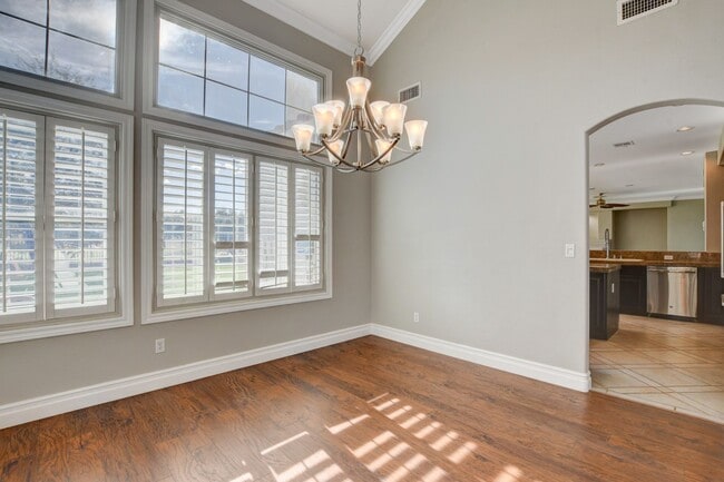 Building Photo - Guard-Gated Golf Course Living on the 14th Green!