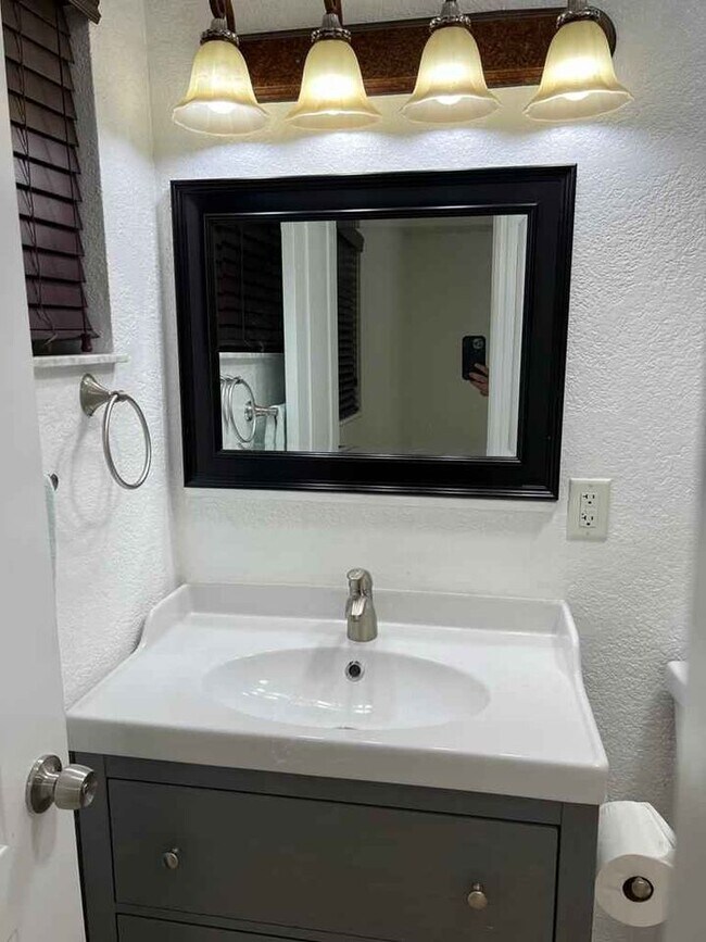 Building Photo - 6870 SW 5th Ct