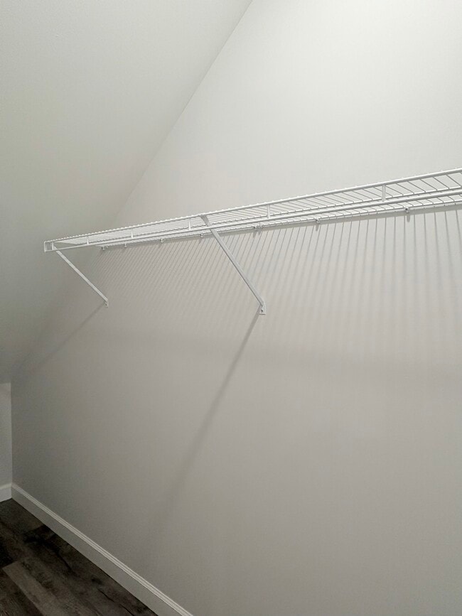 Building Photo - 870 Rodeo Ln