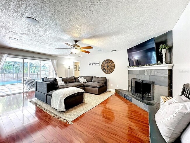 Building Photo - 341 W Hornbeam Dr