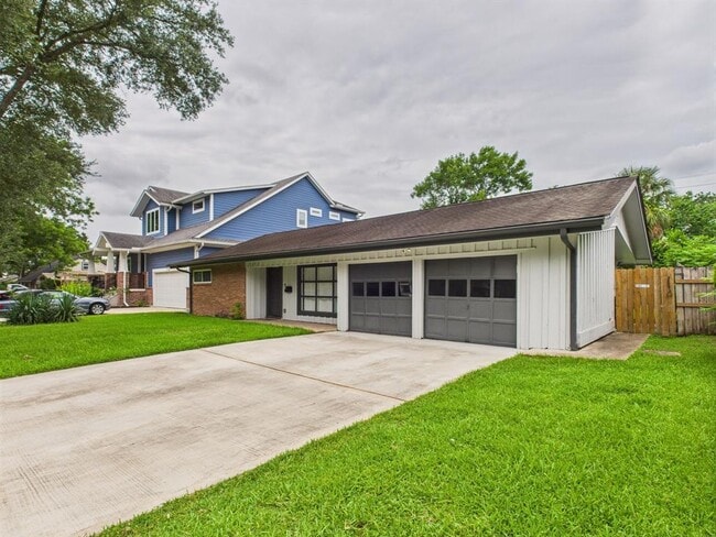 Building Photo - 9202 Bintliff Dr