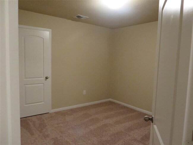 Building Photo - 505 Pinnacle Dr