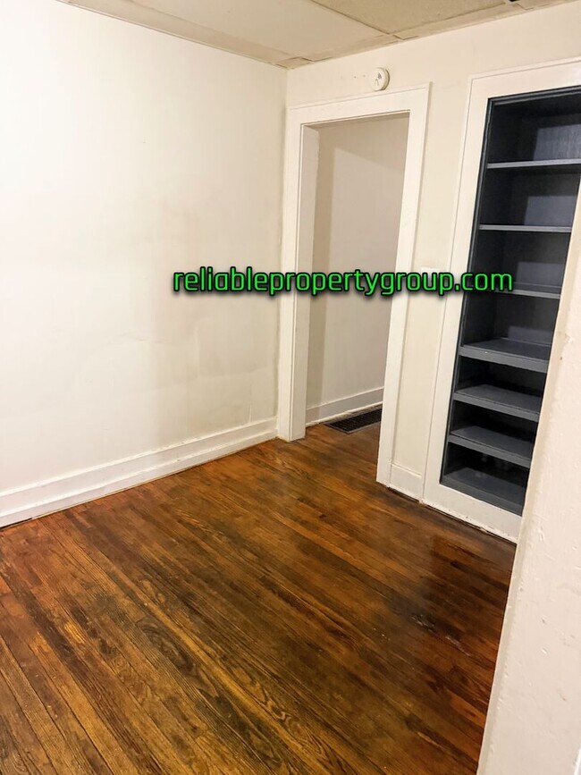 Building Photo - 610-612 W 3rd St