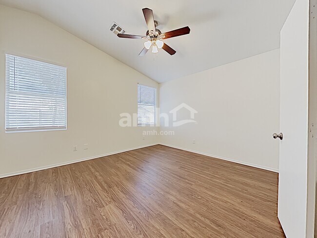 Building Photo - 368 S 161ST Dr