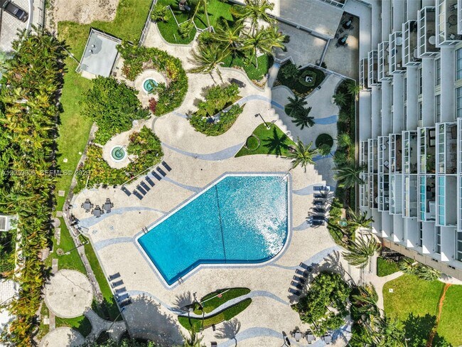 Building Photo - 2451 Brickell Ave
