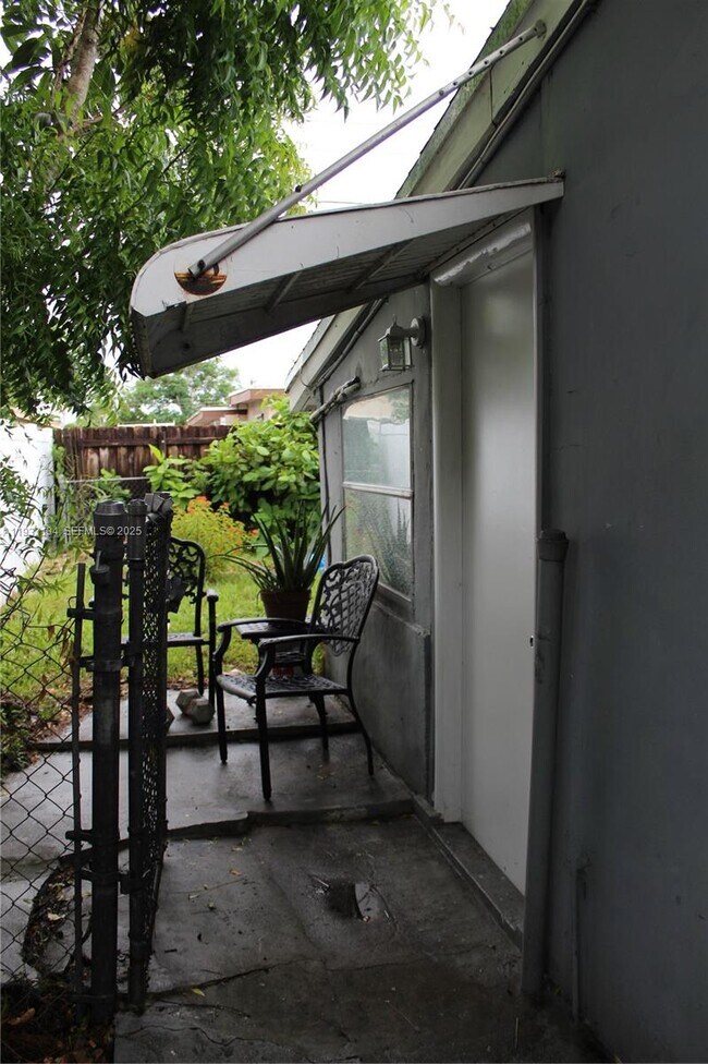 Building Photo - 6651 Custer St