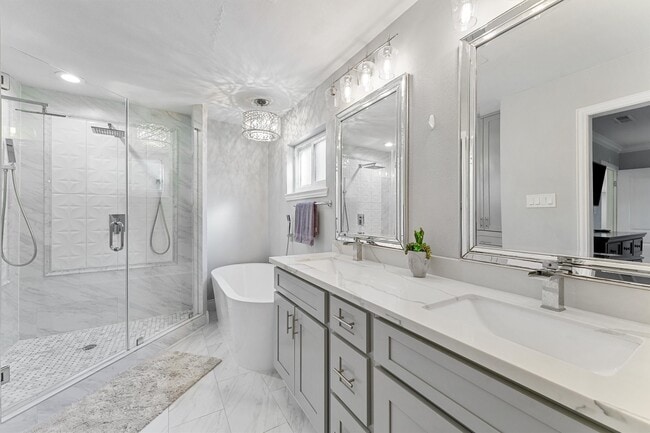 Building Photo - 10719 Del Monte Dr