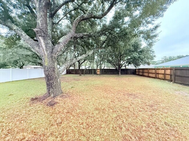 Building Photo - 2016 Salamanca St