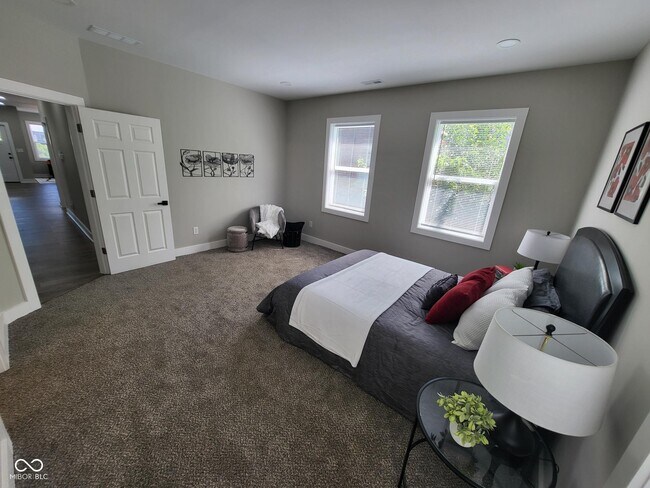 Building Photo - 822 N Gray St