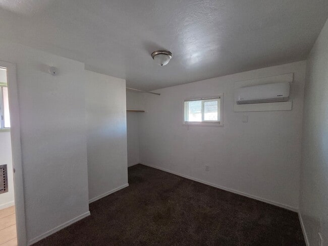 Building Photo - Cute and Clean- 1 bedroom/1 bath home with AZ room in Central BHC