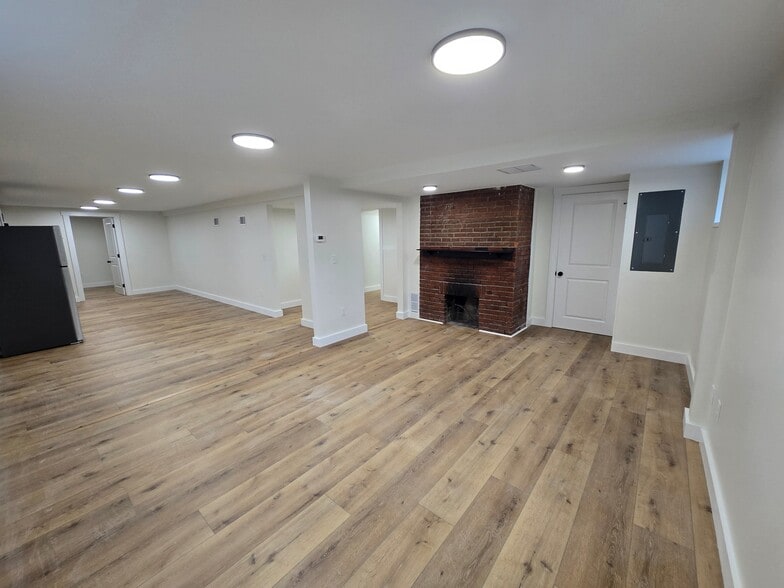 Building Photo - 20 Poirier Pl
