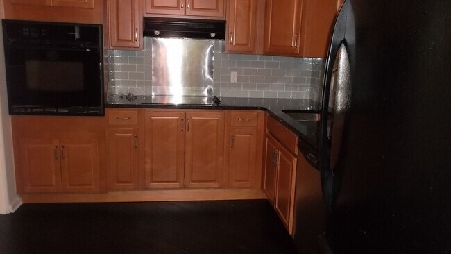Building Photo - Charming Home With Many Upgrades
