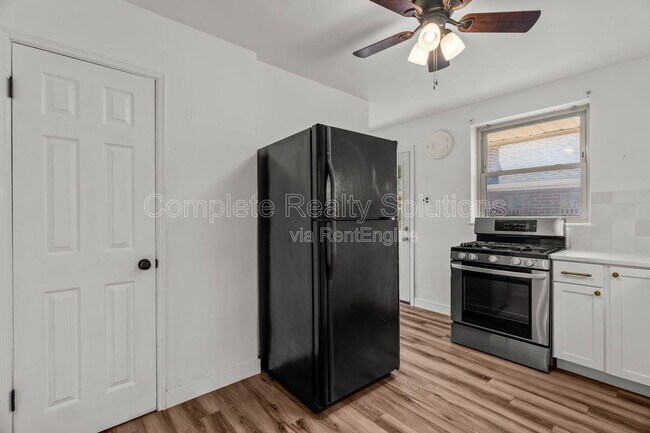 Building Photo - 5655 Potomac St