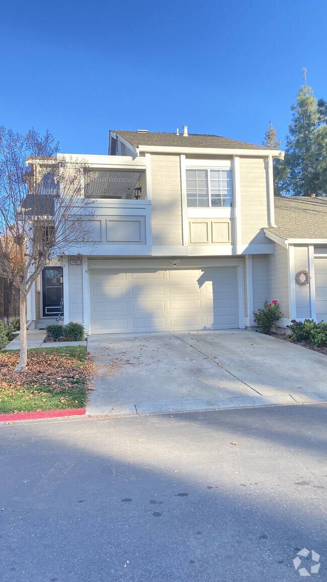 Building Photo - 1947 Fiorio Cir