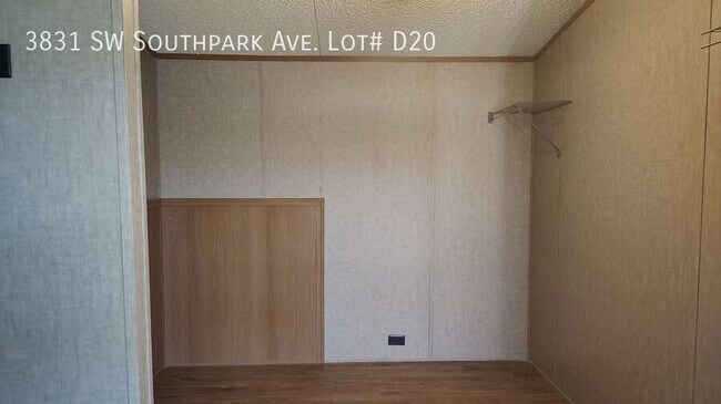 Building Photo - 3831 SW South Park Ave