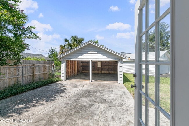 Building Photo - 2238 Southampton Rd