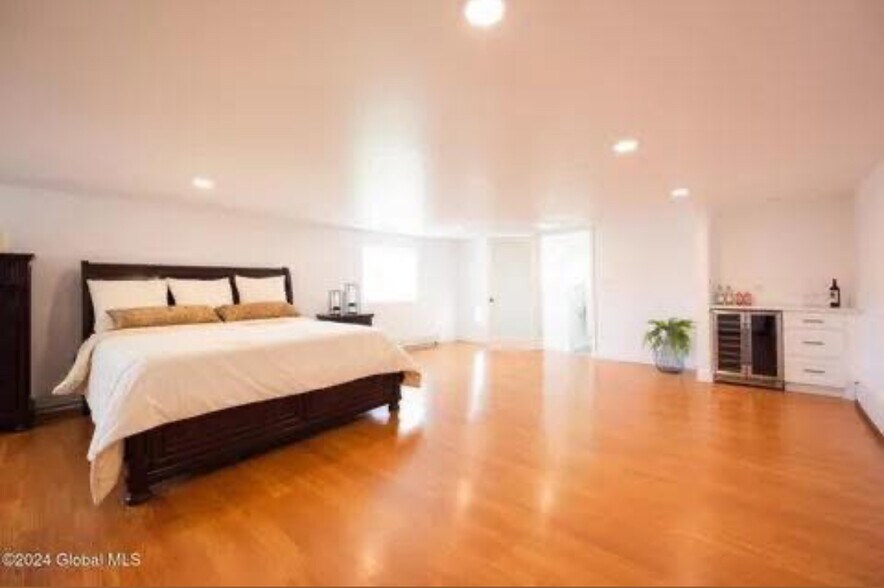 Building Photo - 24b Thacher St